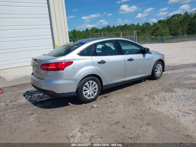 Ford FOCUS S 2018 1FADP3E2XJL242793 Image 4