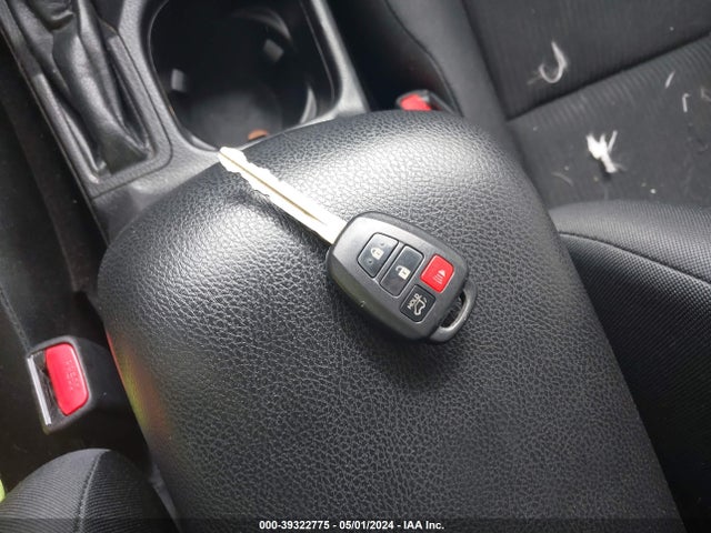 Toyota RAV4 LE 2017 2T3BFREV3HW608649 Image 11
