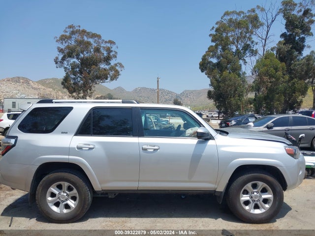 Toyota 4RUNNER SR5 2021 JTEEU5JR5M5238340 Image 13