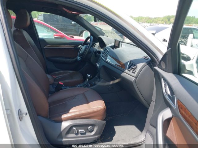 WA1JCCFS2HR004705 Audi Q3 2.0t Premium