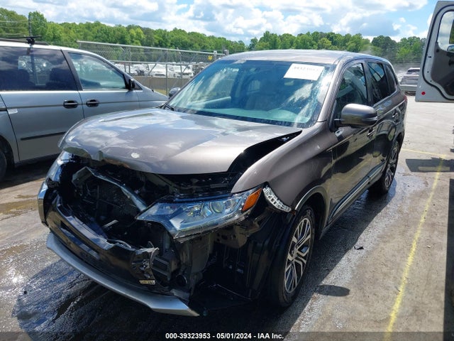 JA4AZ3A35HZ016328 Mitsubishi Outlander Se