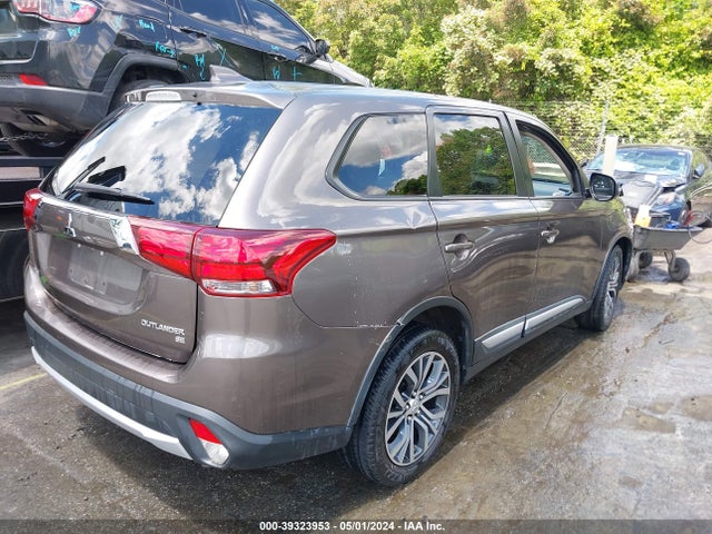 JA4AZ3A35HZ016328 Mitsubishi Outlander Se