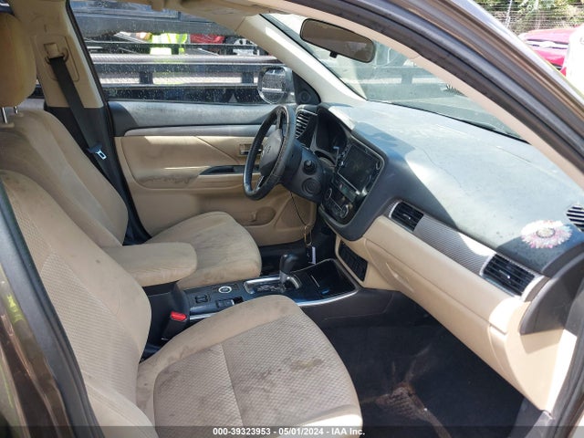 JA4AZ3A35HZ016328 Mitsubishi Outlander Se