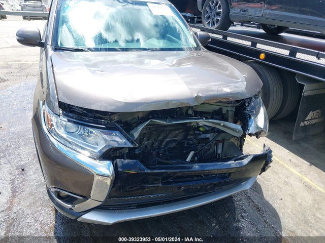 JA4AZ3A35HZ016328 Mitsubishi Outlander Se