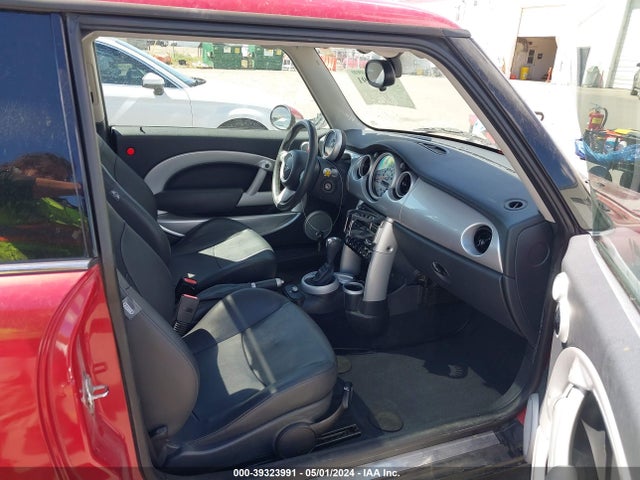2006 MINI COOPER WMWRC33556TJ77302 Photo 4
