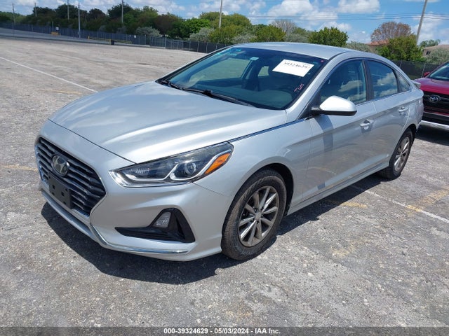 Hyundai SONATA SE 2018 5NPE24AF0JH723099 Image 2