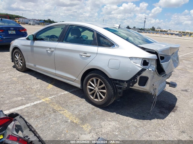 Hyundai SONATA SE 2018 5NPE24AF0JH723099 Image 3