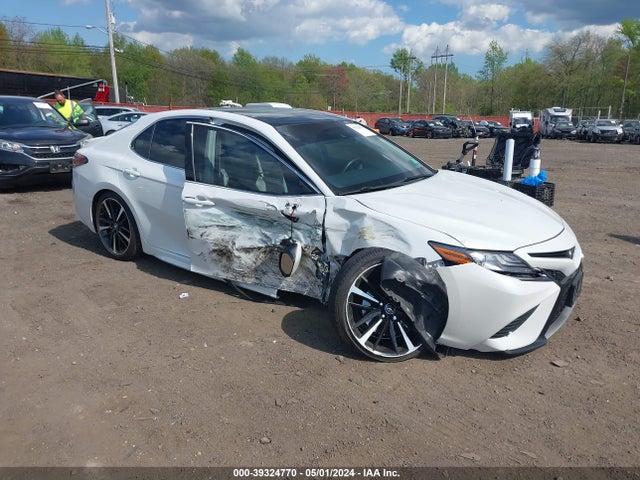 2018 4T1B61HK5JU067850 main image