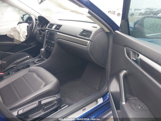 1VWDT7A37HC057345 Volkswagen Passat 1.8t R-line