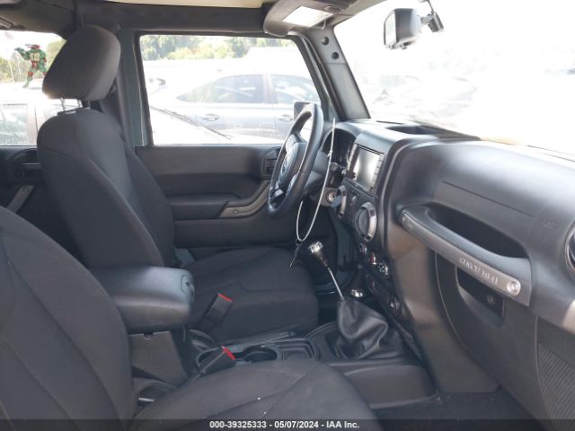 1C4BJWDG9FL609546 Jeep Wrangler Unlimited Sport