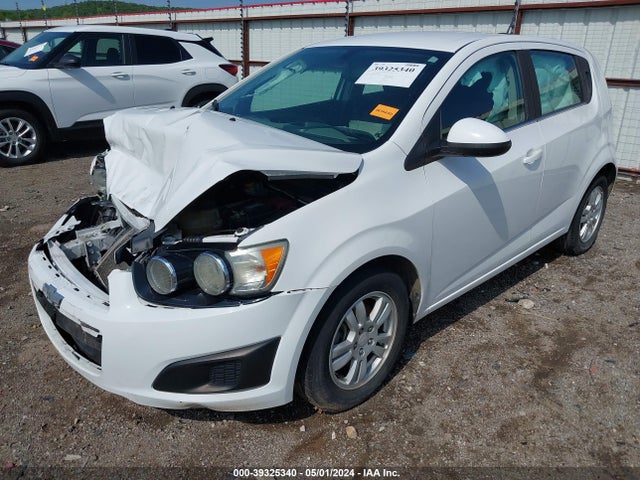 Chevrolet Sonic Lt Auto 2015 1G1JC6SH1F4111300 Image 2