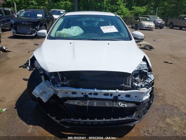 Ford FOCUS SE 2016 1FADP3K21GL205094 Image 13