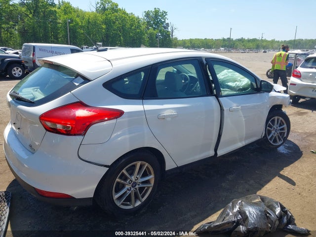 Ford FOCUS SE 2016 1FADP3K21GL205094 Image 4