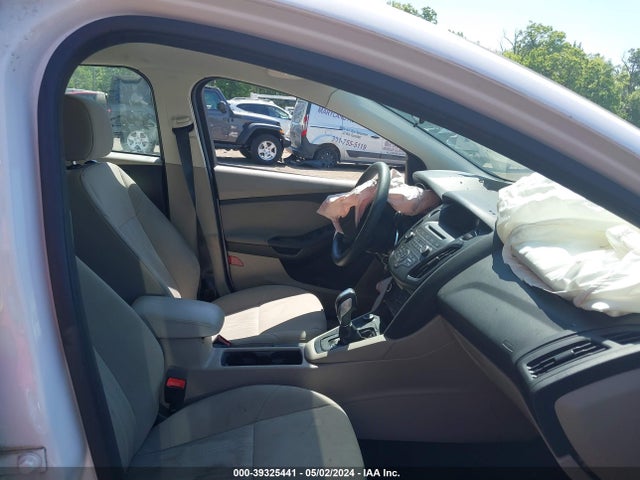 Ford FOCUS SE 2016 1FADP3K21GL205094 Image 5