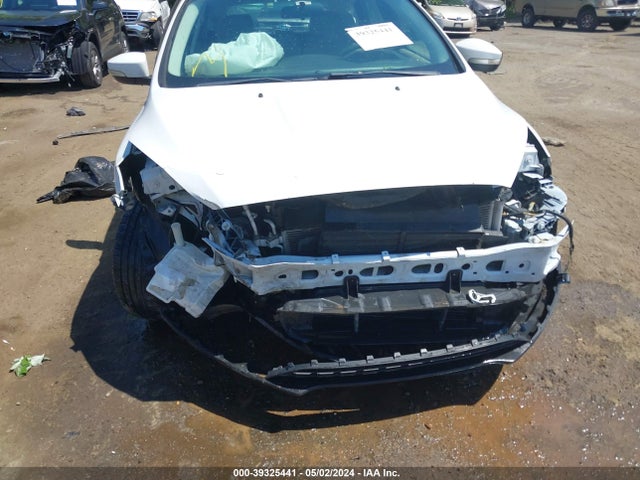 Ford FOCUS SE 2016 1FADP3K21GL205094 Image 6