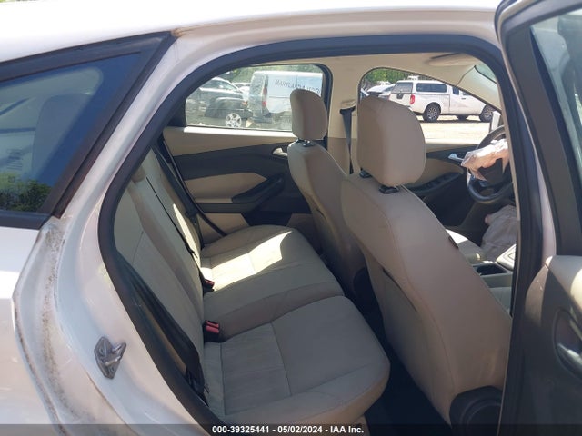 Ford FOCUS SE 2016 1FADP3K21GL205094 Image 8