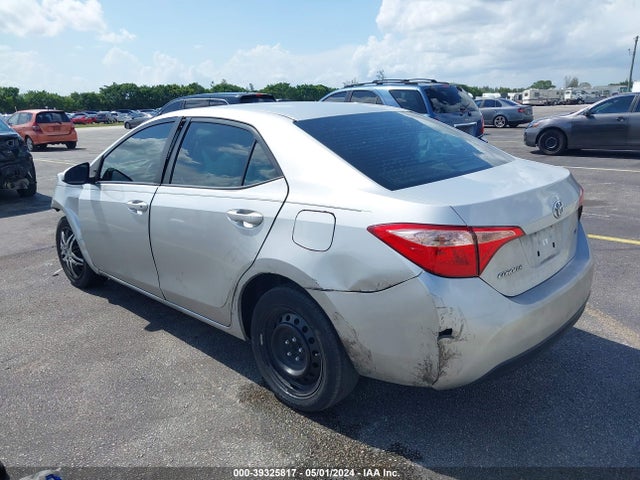 Toyota COROLLA LE 2018 2T1BURHEXJC027277 Image 3