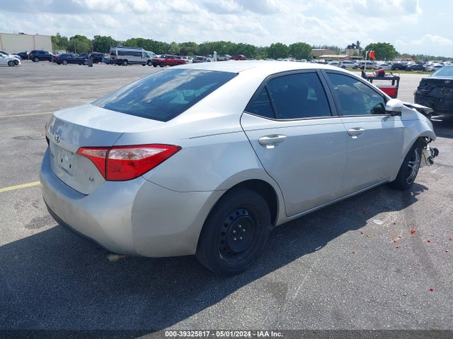 Toyota COROLLA LE 2018 2T1BURHEXJC027277 Image 4