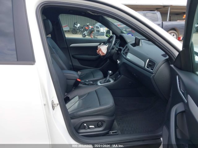 WA1ECCFS9HR010647 Audi Q3 2.0t Premium