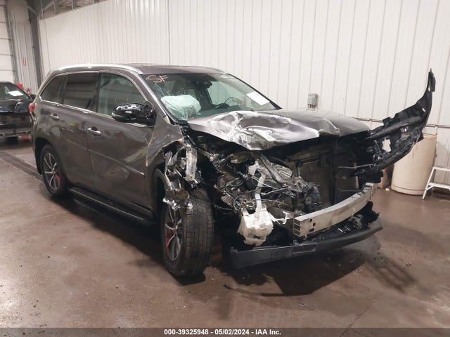 Toyota Highlander Xle 2018 5TDJZRFH0JS827670 Image 1
