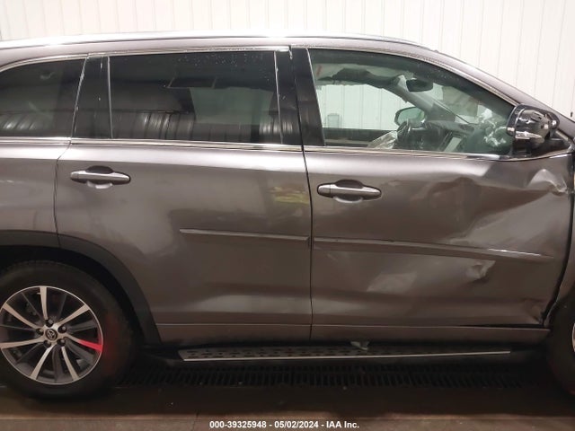 Toyota Highlander Xle 2018 5TDJZRFH0JS827670 Image 14