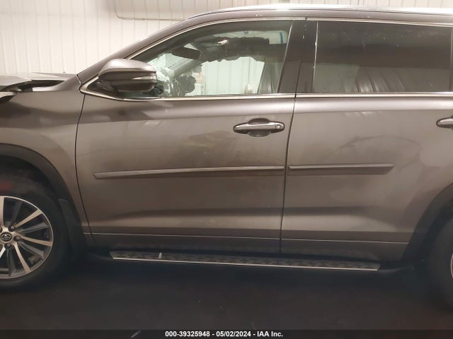 Toyota Highlander Xle 2018 5TDJZRFH0JS827670 Image 15