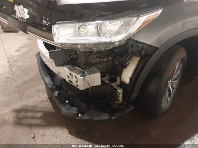 Toyota Highlander Xle 2018 5TDJZRFH0JS827670 Image 19