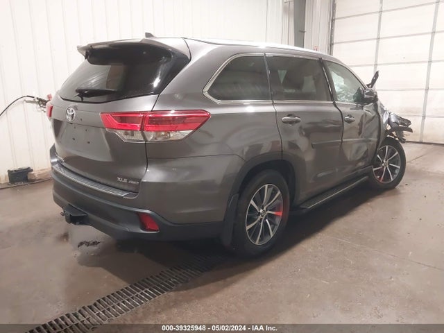 Toyota Highlander Xle 2018 5TDJZRFH0JS827670 Image 4