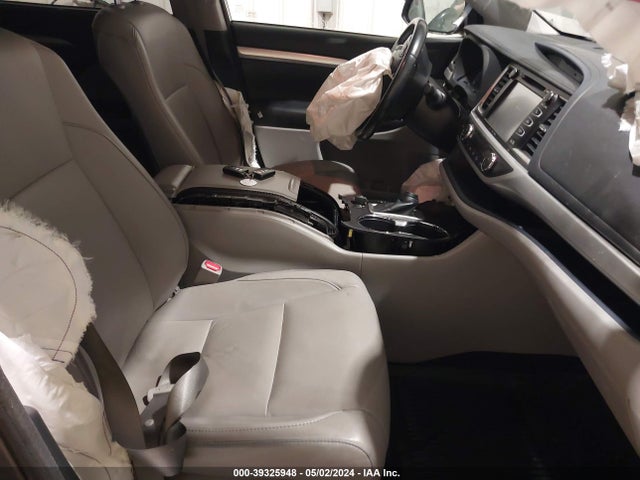 Toyota Highlander Xle 2018 5TDJZRFH0JS827670 Image 5