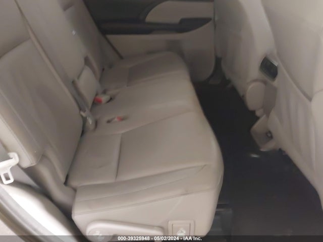 Toyota Highlander Xle 2018 5TDJZRFH0JS827670 Image 8