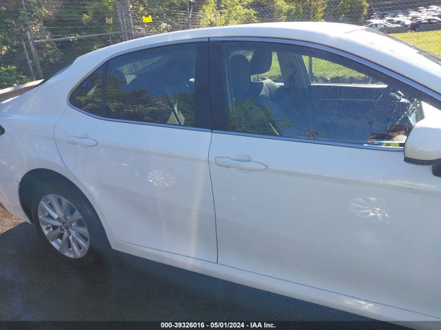 Toyota CAMRY LE 2018 4T1B11HK7JU059943 Image 13