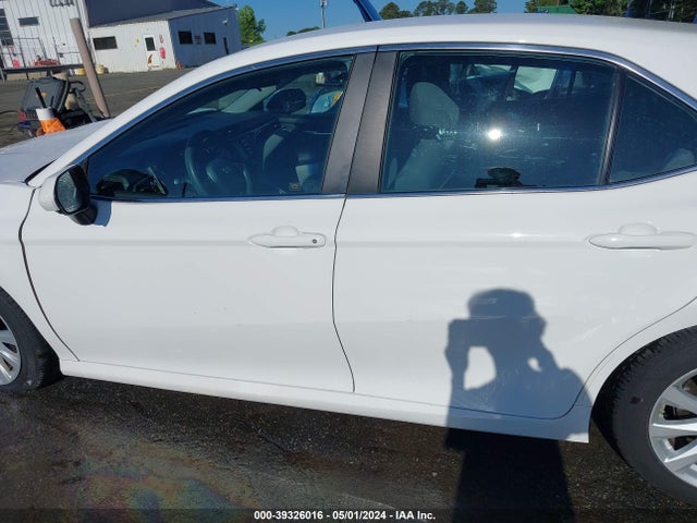 Toyota CAMRY LE 2018 4T1B11HK7JU059943 Image 14