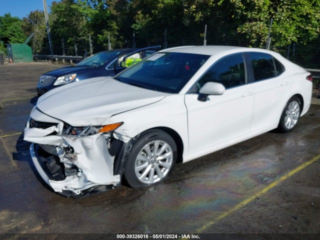 Toyota CAMRY LE 2018 4T1B11HK7JU059943 Image 2
