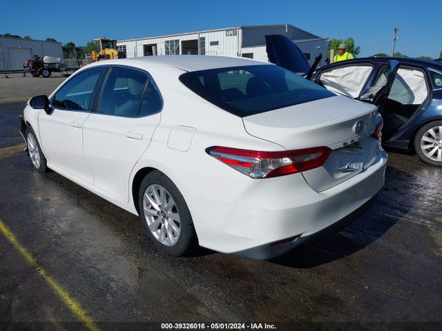 Toyota CAMRY LE 2018 4T1B11HK7JU059943 Image 3