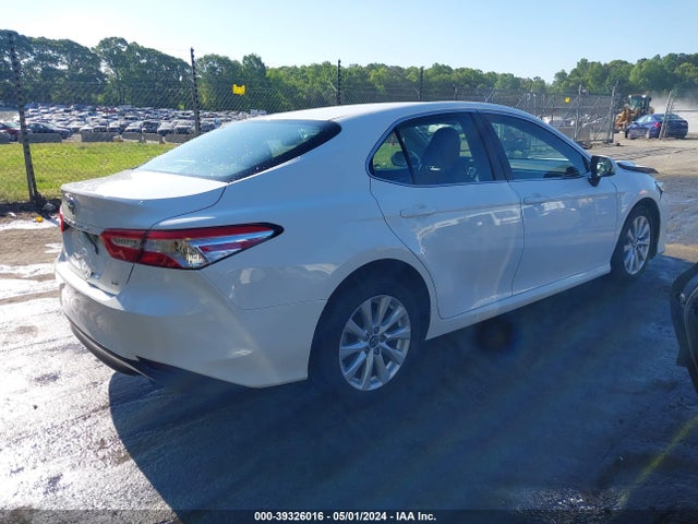 Toyota CAMRY LE 2018 4T1B11HK7JU059943 Image 4