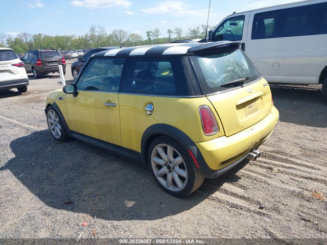 2005 MINI COOPER S WMWRE33585TL11258 Photo 2