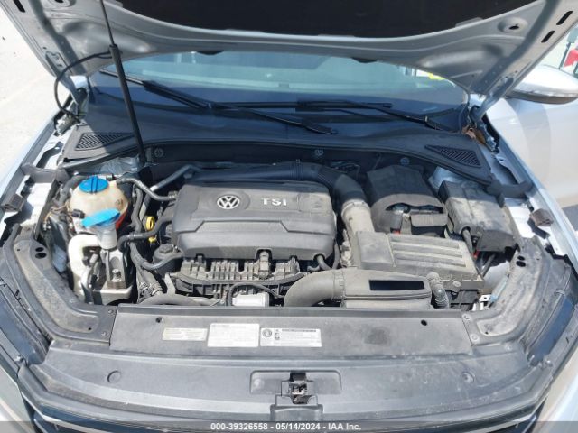 1VWAT7A33GC058980 Volkswagen Passat 1.8t R-line