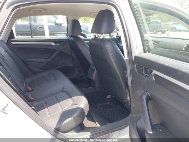 1VWAT7A33GC058980 Volkswagen Passat 1.8t R-line