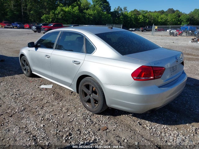 1VWAT7A30EC036237 Volkswagen Passat 1.8t Wolfsburg Edition