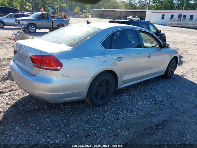 1VWAT7A30EC036237 Volkswagen Passat 1.8t Wolfsburg Edition