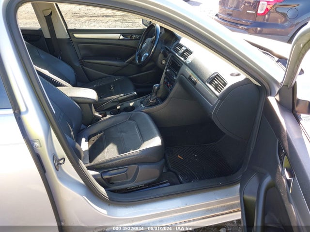 1VWAT7A30EC036237 Volkswagen Passat 1.8t Wolfsburg Edition