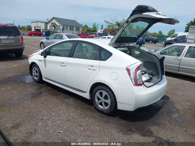 Toyota Prius Two 2015 JTDKN3DU1F1865863 Image 3