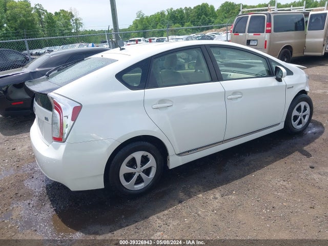 Toyota Prius Two 2015 JTDKN3DU1F1865863 Image 4