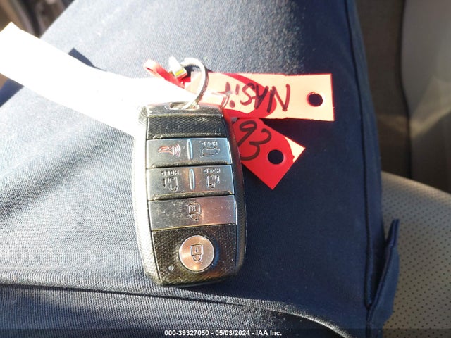 KIA SEDONA LX 2017 KNDMB5C10H6249002 Image 11