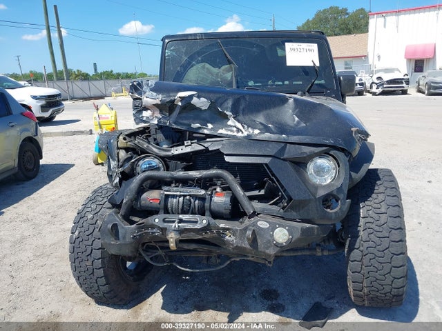 1C4BJWEG4HL733807 Jeep Wrangler Unlimited Sahara 4x4