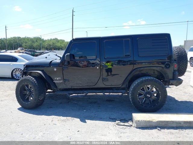 1C4BJWEG4HL733807 Jeep Wrangler Unlimited Sahara 4x4
