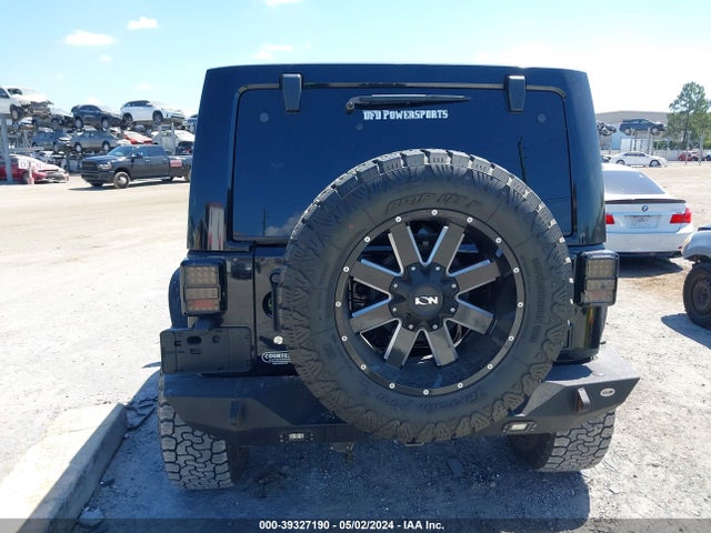 1C4BJWEG4HL733807 Jeep Wrangler Unlimited Sahara 4x4