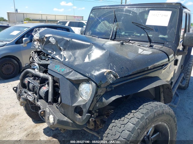 1C4BJWEG4HL733807 Jeep Wrangler Unlimited Sahara 4x4