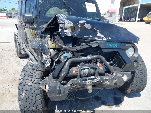 1C4BJWEG4HL733807 Jeep Wrangler Unlimited Sahara 4x4