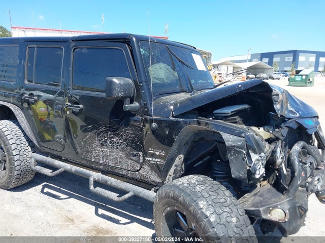 1C4BJWEG4HL733807 Jeep Wrangler Unlimited Sahara 4x4